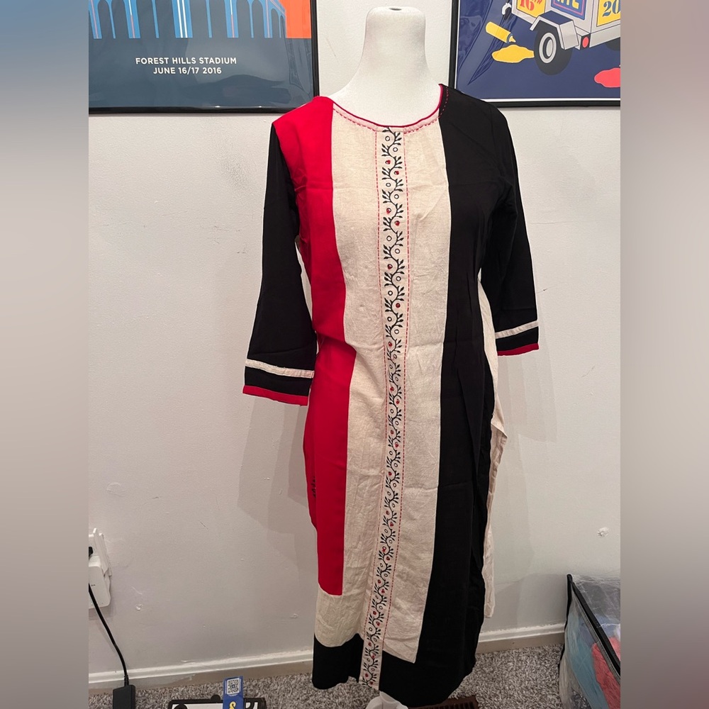 Meeranshj Elegant Multicolor Embroidered Kurta